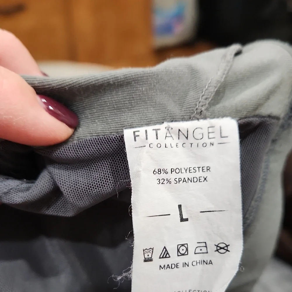 Sleek Gray Sports Bra - Picture 3 of 3